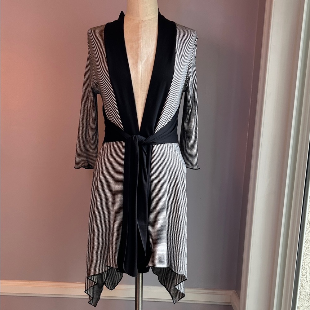 Black and White striped Tunic Cardigan Shark Bite Hem three-quarter sleeves